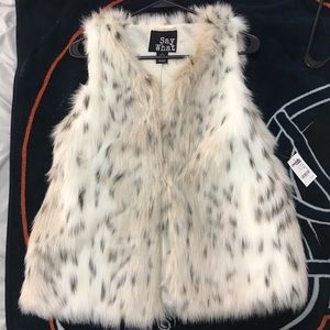 S Charlotte Russe Faux Fur Vest - New
